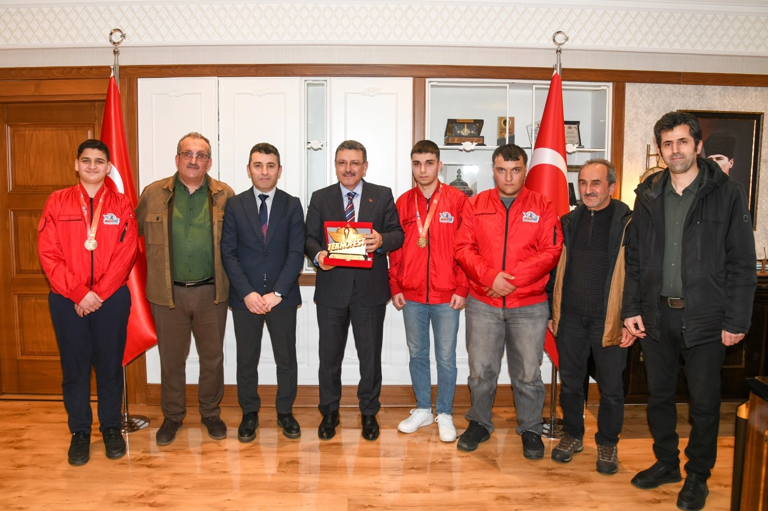 TEKNOFEST şampiyonlarından Başkan Gen&ccedil;&rsquo;e ziyaret