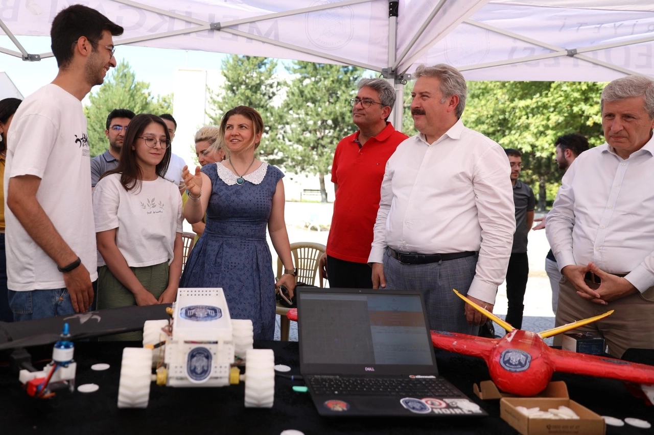 Kayseri Melikgazi'den gen&ccedil;lerin projesine destek