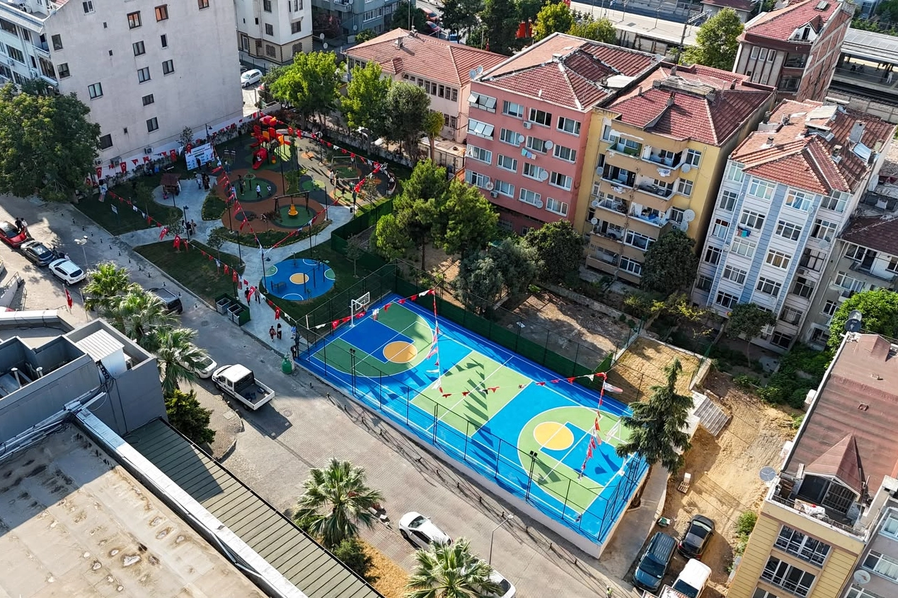 Bakırk&ouml;y Vefa Parkı yenilenen y&uuml;z&uuml;yle hizmete a&ccedil;ıldı