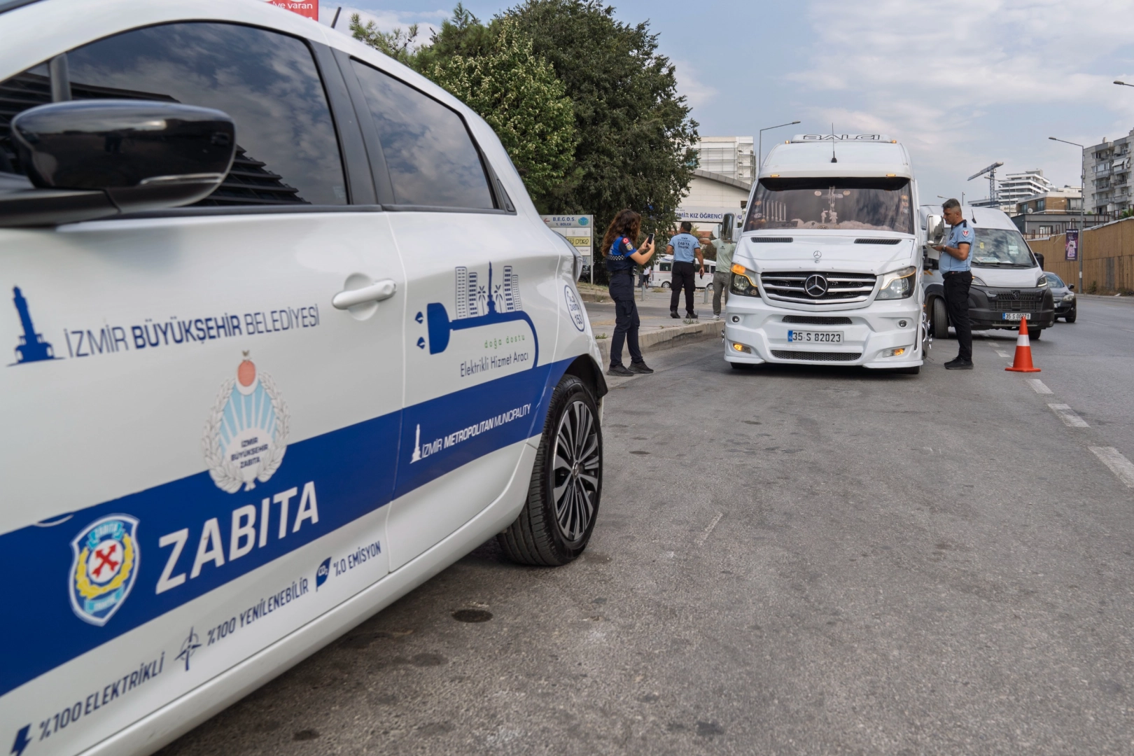 İzmir&rsquo;de iş&ccedil;i servislerine sıkı denetim