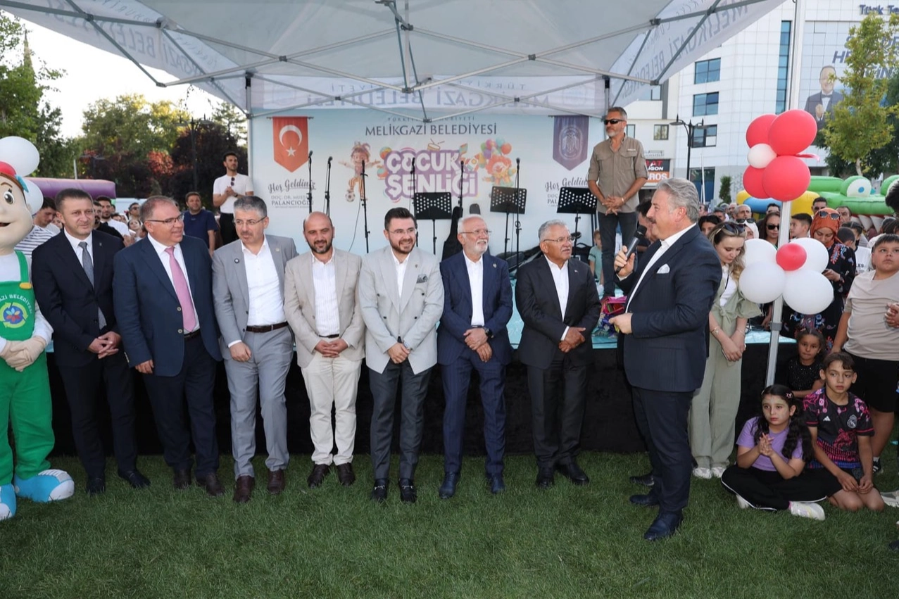 Kayseri Melikgazi'nin şenliğinde &ccedil;ocuklar doyasıyla eğlendi