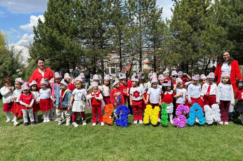 Eskişehir'de &ccedil;ocuklar 23 Nisan&rsquo;ı oyun evlerinde kutladı