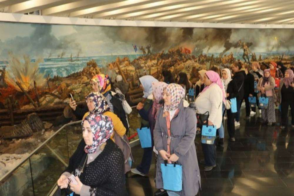 Sarıg&ouml;ll&uuml; kadınlar Manisa&rsquo;da ağırlandı