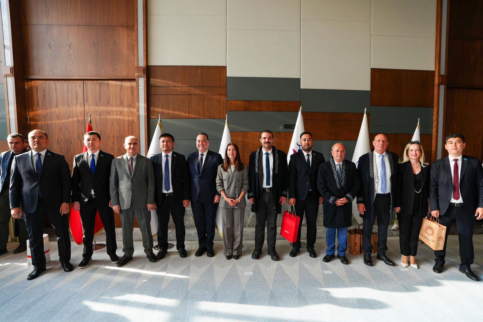 Manisa&rsquo;da d&uuml;nya k&uuml;lt&uuml;rleri aynı sofrada buluştu