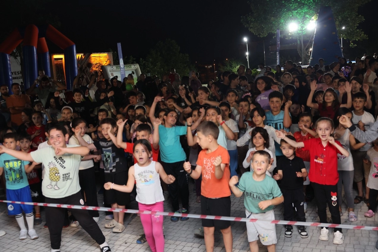 Kayseri B&uuml;y&uuml;kşehir Spor Hacılar'da &ccedil;ocukları sporla buluşturdu