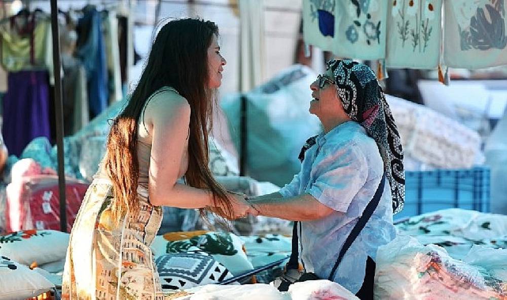 Başkan L&acirc;l Denizli Ala&ccedil;atı Pazarında esnaf ve vatandaşlarla buluştu