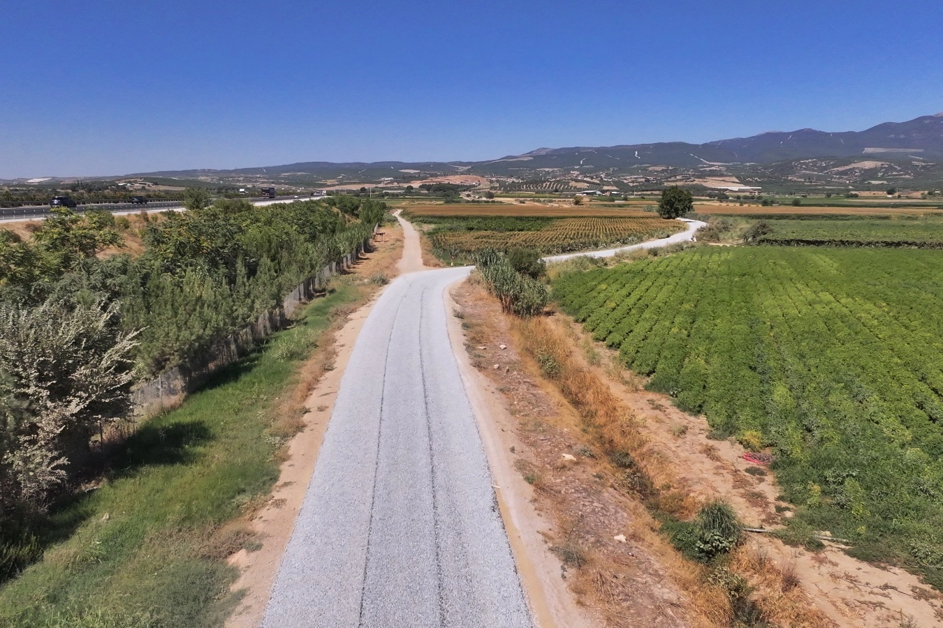 Manisa'da Turgutlu ile Saruhanlı arasında yol &ccedil;alışması