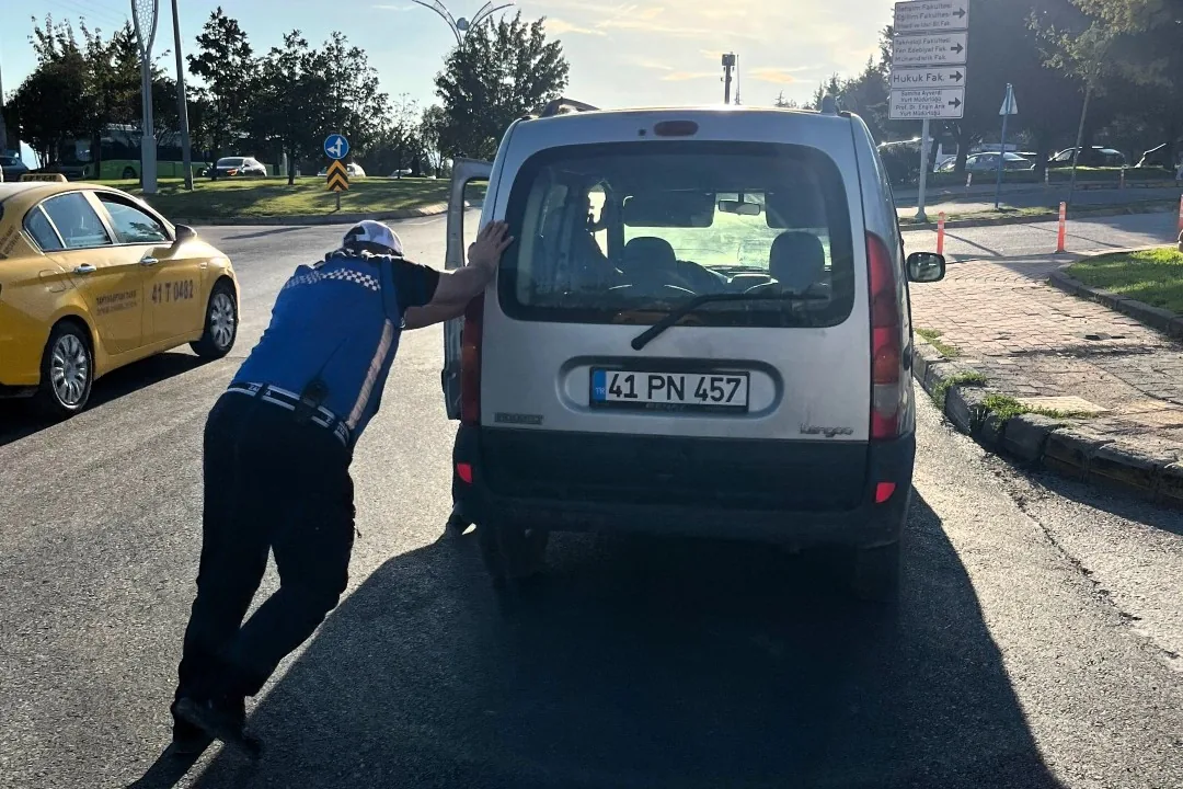 Kocaeli Zabıtası'ndan y&uuml;rek ısıtan davranış