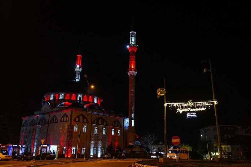 Denizli&rsquo;de ramazan coşkusu ışıklarla ta&ccedil;landı