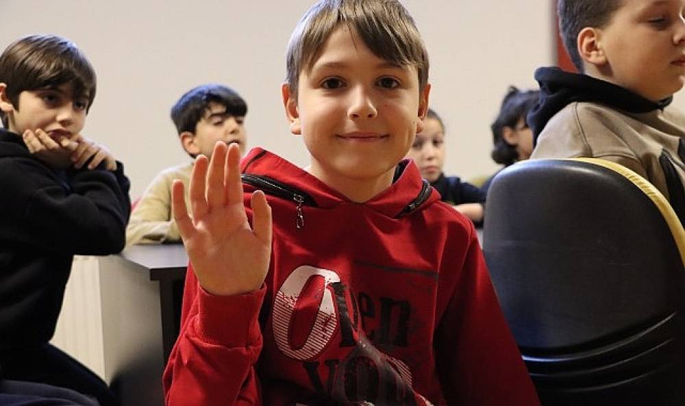 Maltepe Belediyesi'nden &Ccedil;ocuklara Planetaryum Deneyimi