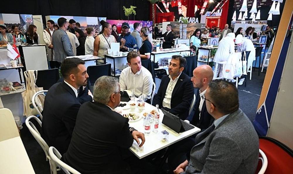 Kemer Belediyesi 2027 yılı turizm tanıtımı i&ccedil;in Jet2 ile &ouml;n anlaşma yaptı