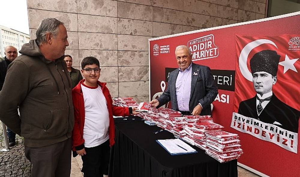Atat&uuml;rk posterleri Nil&uuml;fer'in her yerinde 