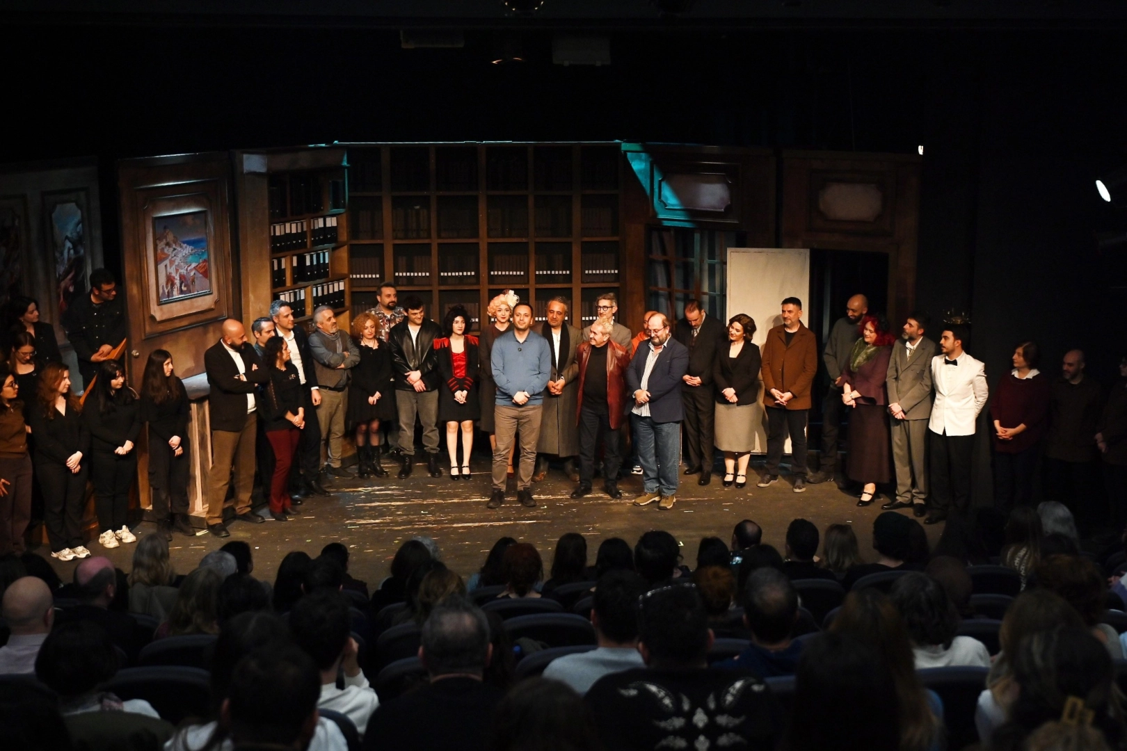 İzmir Bornova&rsquo;da tiyatroya alkış