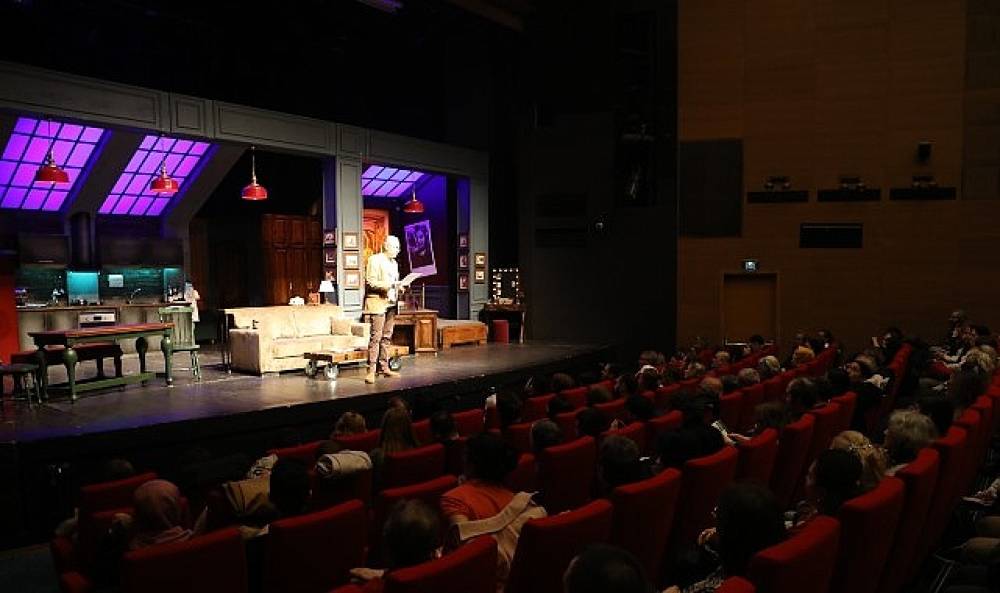 Şehir Tiyatroları 27 Mart D&uuml;nya Tiyatro G&uuml;n&uuml;'n&uuml; T&uuml;m Sahnelerinde Tiyatroseverlerle Kutladı