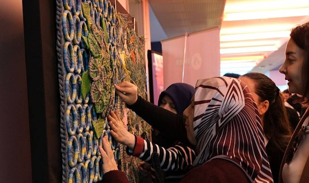 Parmaklarıyla beynin g&ouml;rme merkezini kullanmayı başardı&hellip;