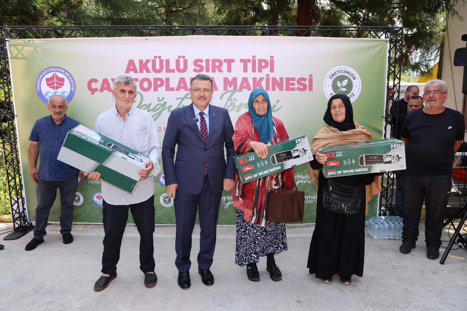 Trabzon'da &ccedil;ay &uuml;reticisine şarjlı makine desteği