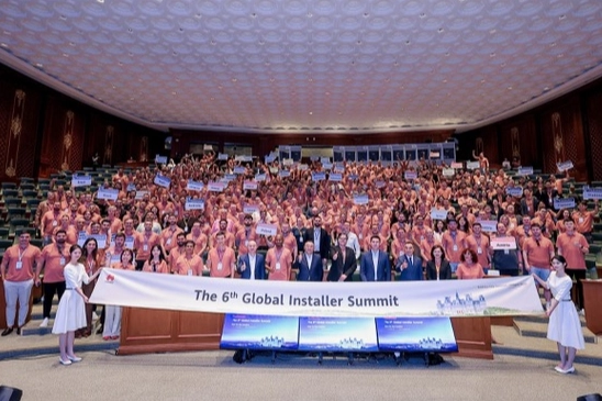 Huawei'nin 6. K&uuml;resel Kurulumcu Zirvesi... Yapay Zeka &Ccedil;ağı'nda yenilenebilir enerji fırsatları i&ccedil;in en iyi kurulumcular buluştu