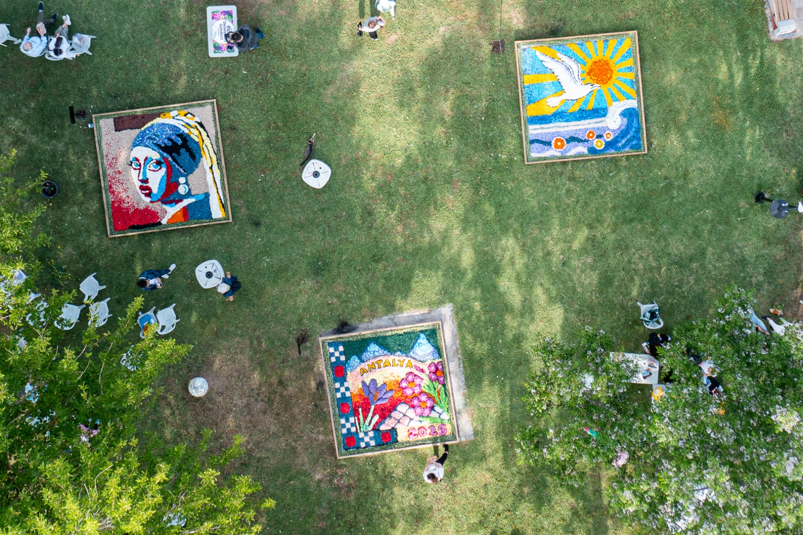 Antalya Muratpaşa'da '&Ccedil;i&ccedil;ek Desenleri' i&ccedil;in son g&uuml;nler