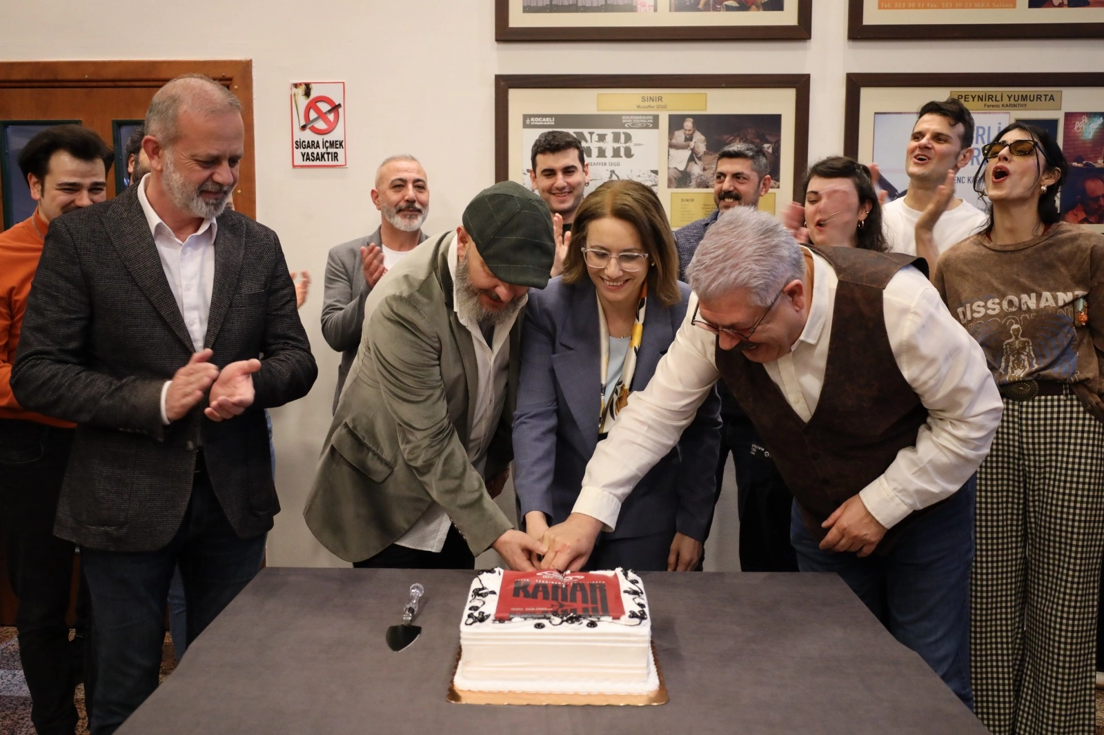 Kocaeli'de tiyatro i&ccedil;in anlamlı kutlama