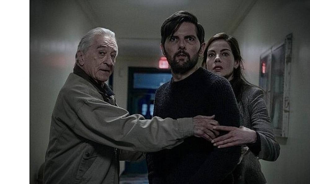Başrollerinde Robert De Niro, Michelle Monaghan ve Adam Scott'ı buluşturan Fısıltı Adam, 28 Ağustos'ta Netflix'te.