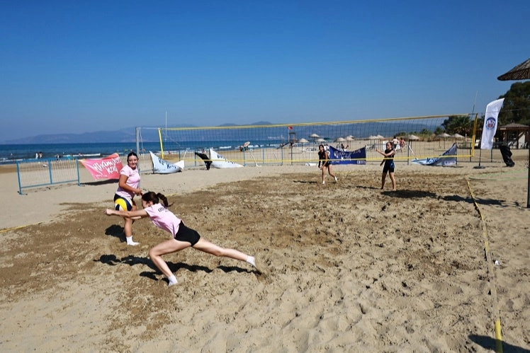 İzmir Efes Sel&ccedil;uk'ta Zafer Kupası gen&ccedil;leri buluşturdu