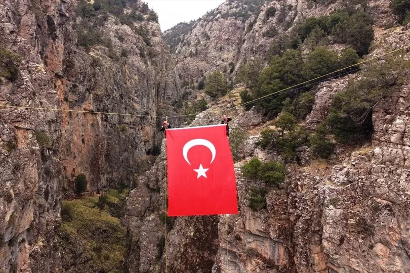 Denizli&rsquo;de Cumhuriyet&rsquo;e g&ouml;ky&uuml;z&uuml;nde anlamlı kutlama
