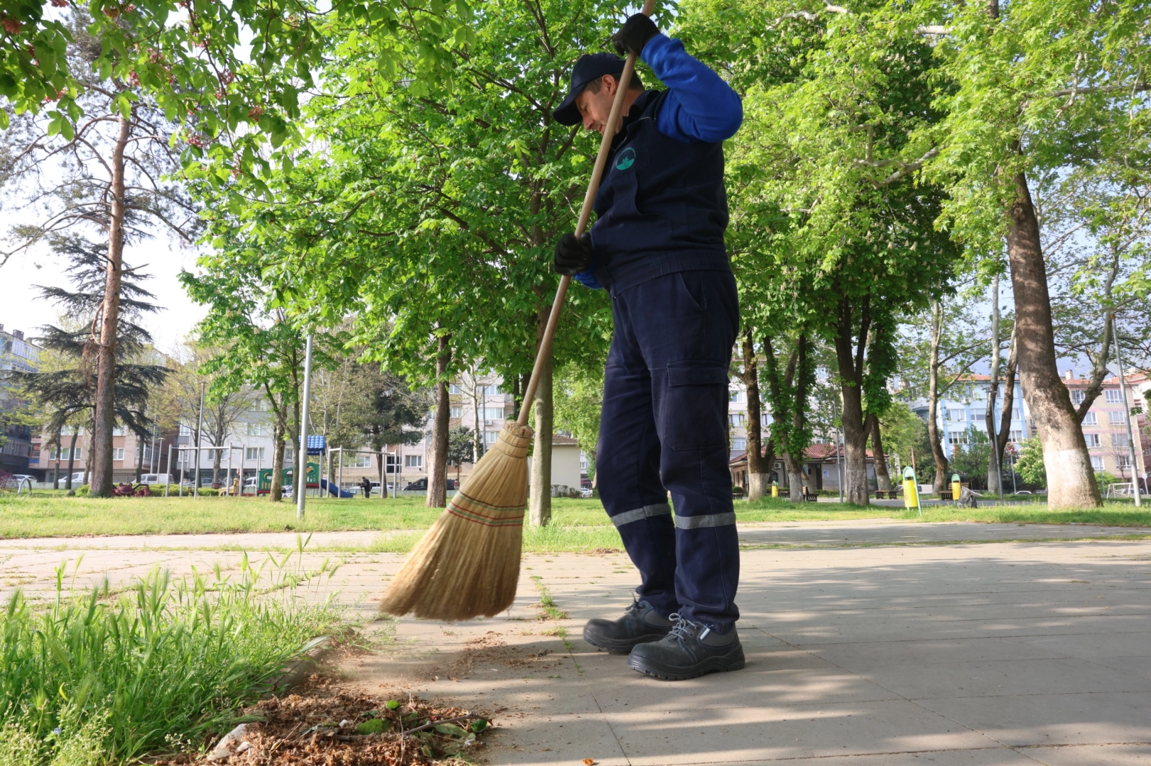 Bursa Osmangazi&rsquo;nin yeşil alanlarında titiz temizlik