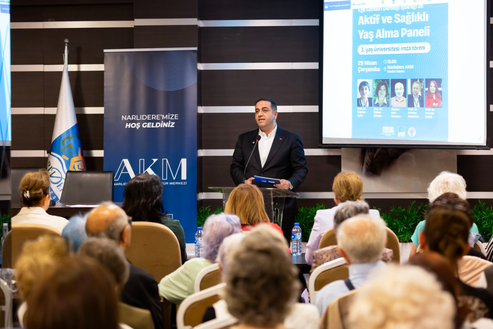 İzmir Narlıdere'de 3. Yaş &Uuml;niversitesi