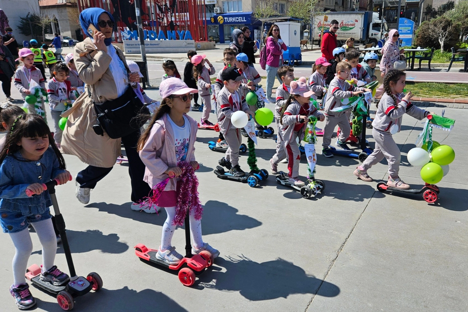 Bursa Mudanya&rsquo;da miniklere 'scooter' şenliği