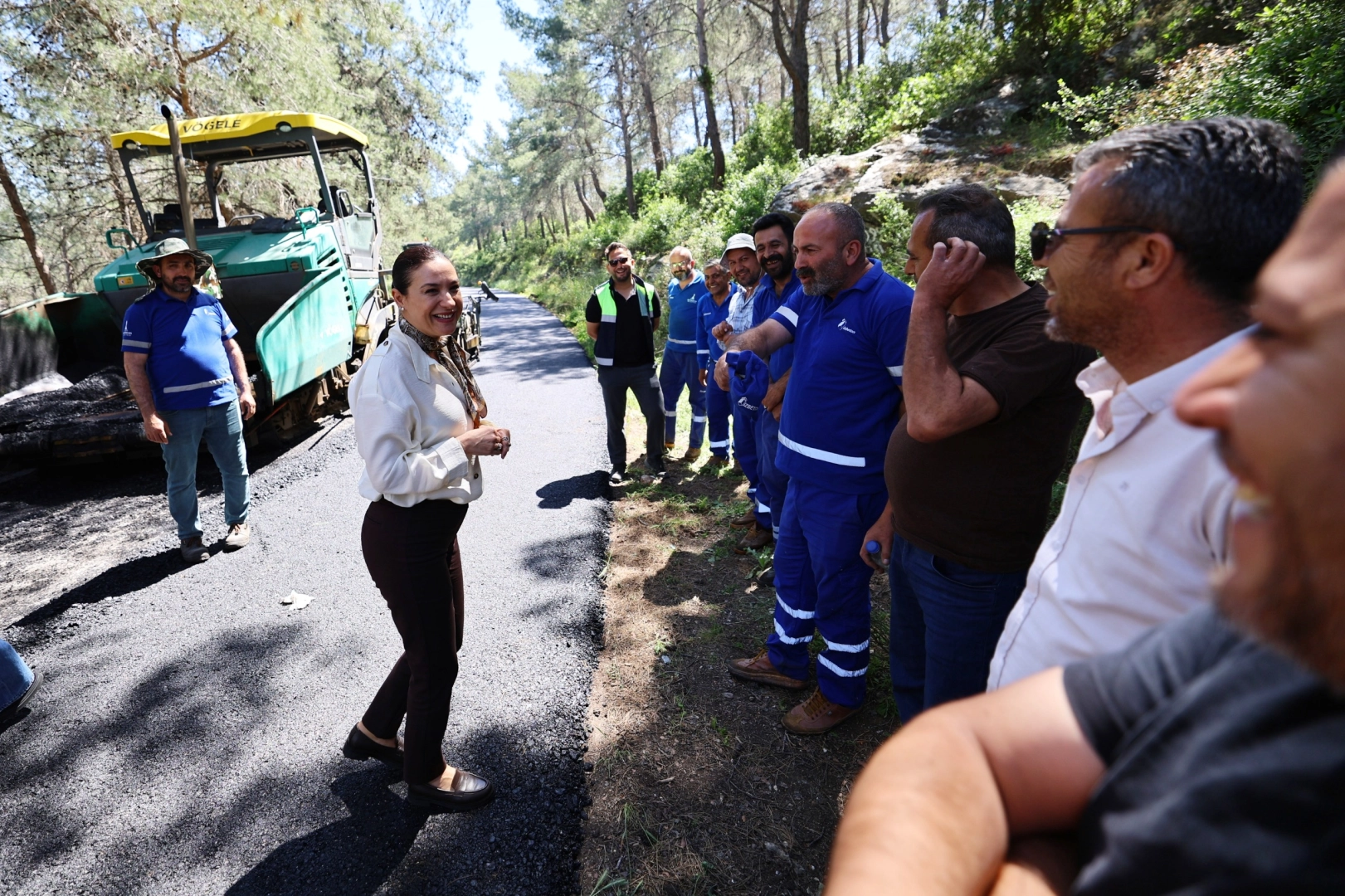 İzmir Efes Sel&ccedil;uk'ta asfaltlama &ccedil;alışmaları s&uuml;r&uuml;yor