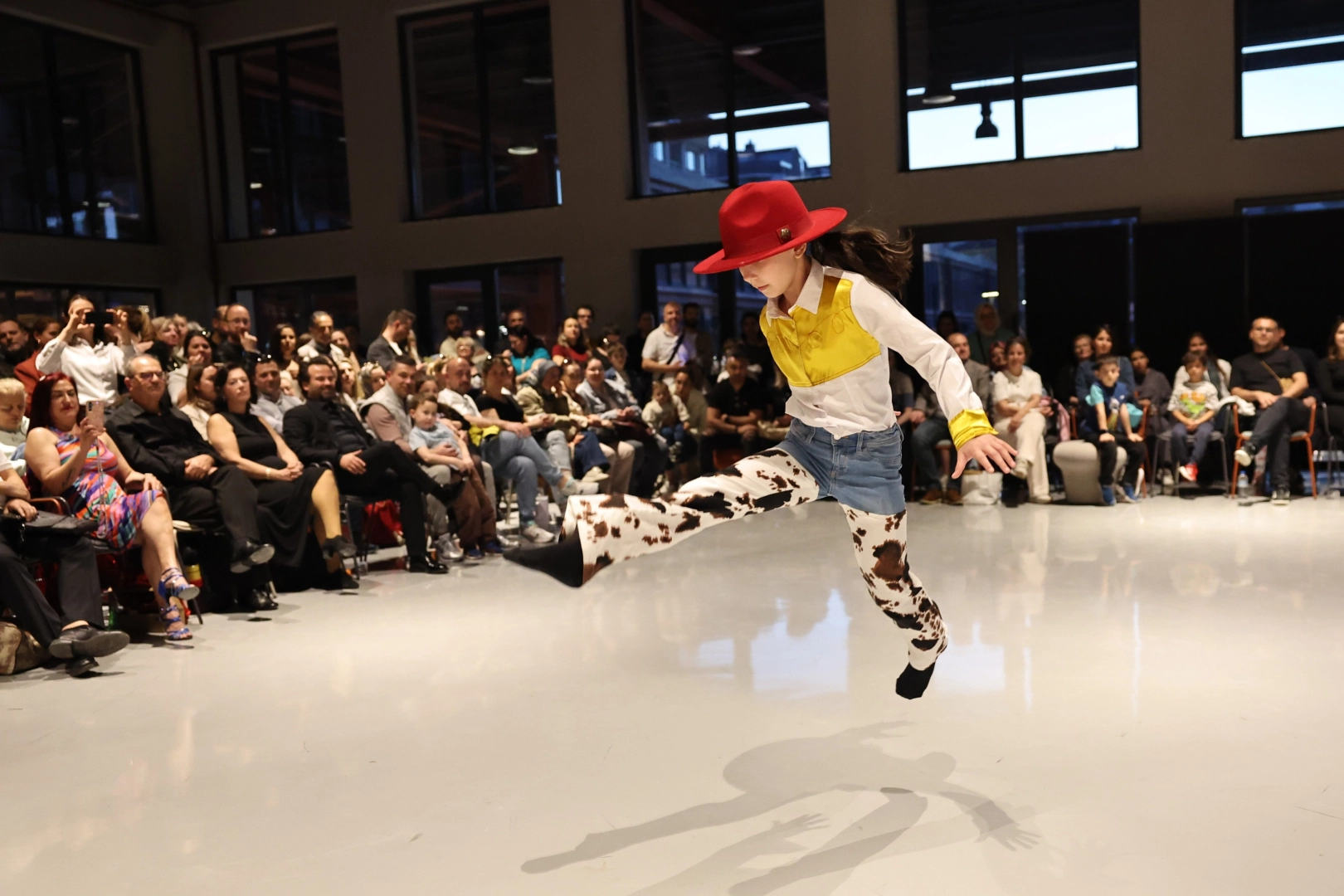 Bursa Nil&uuml;fer&rsquo;de dans ş&ouml;leni