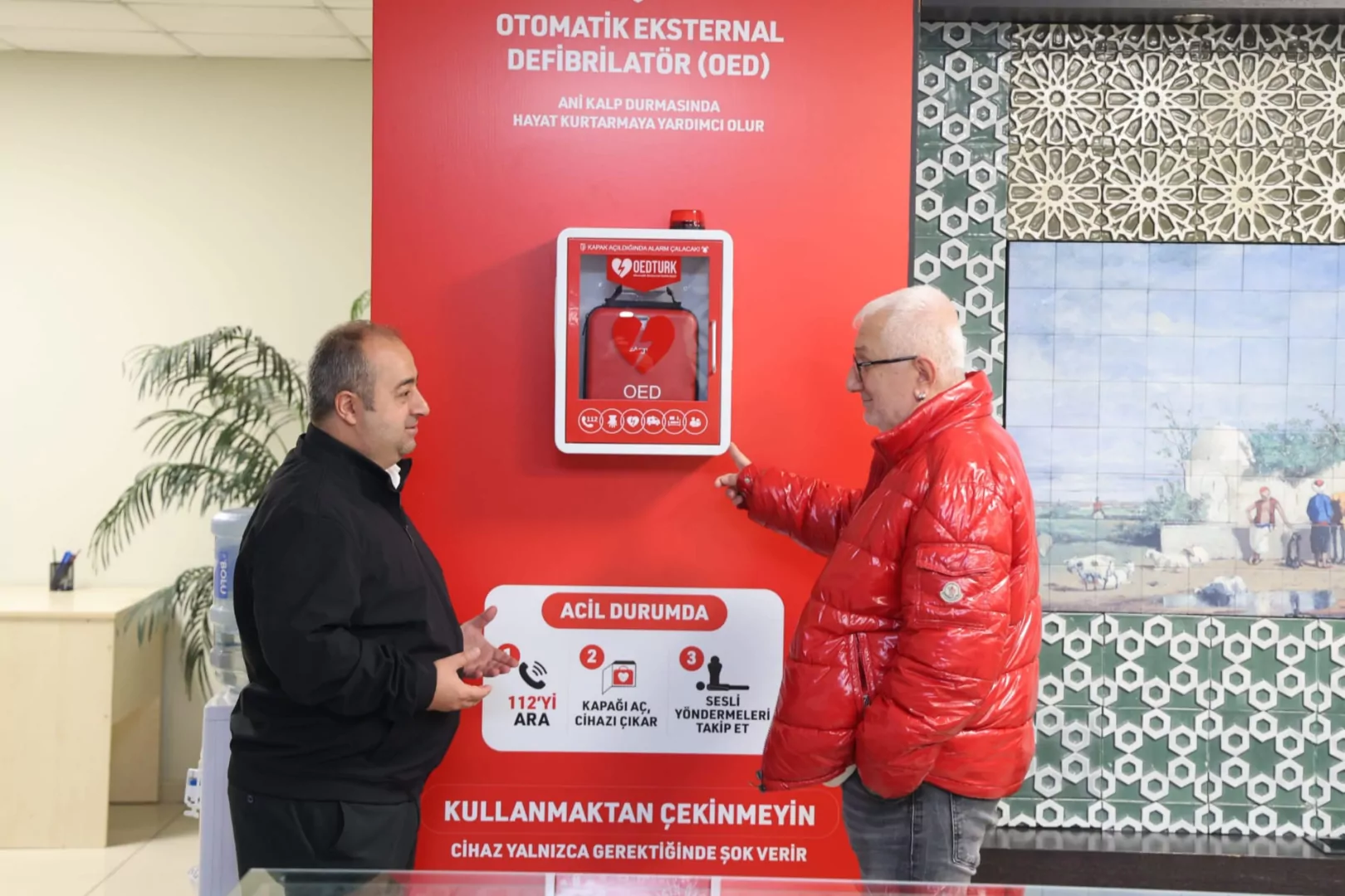 OED cihazları Gebze&rsquo;nin d&ouml;rt bir yanına yerleştiriliyor! Kalbi duran vatandaş i&ccedil;in kritik hamle