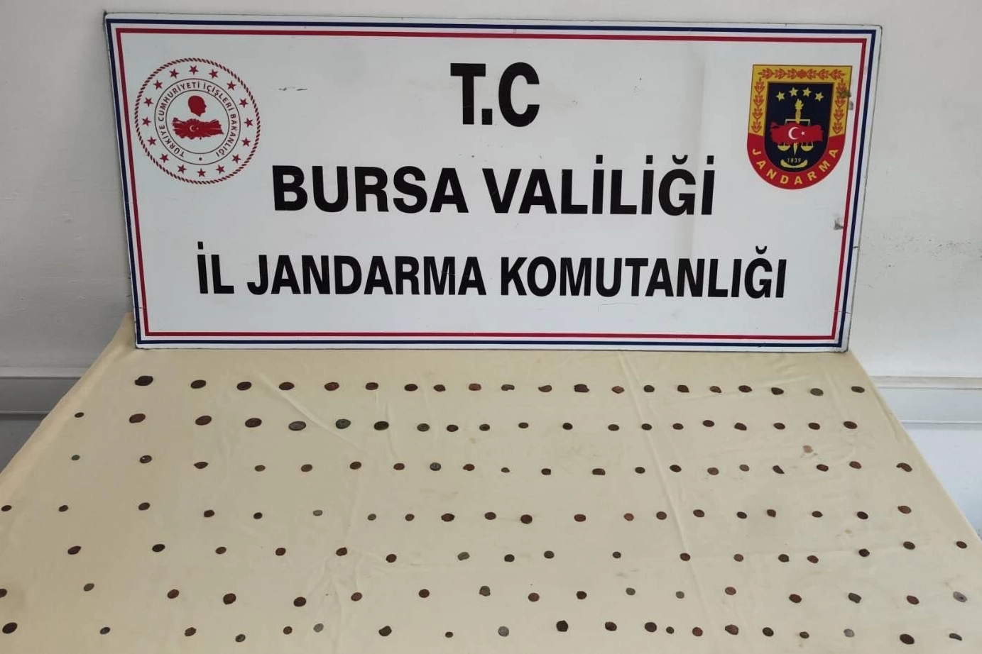 Mudanya Bademli'de tarihi eser operasyonu: 2 g&ouml;zaltı