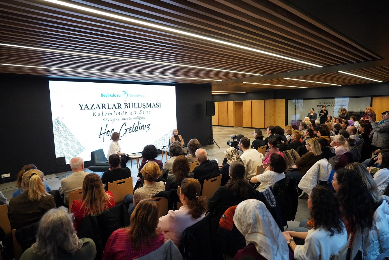 Ayşe Kulin Beylikd&uuml;z&uuml;'nde okurlarıyla buluştu