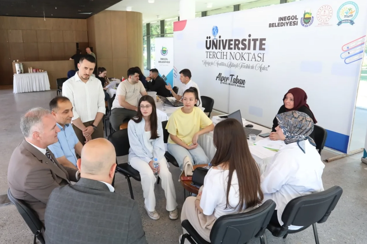 İneg&ouml;l Belediyesi tercih s&uuml;recinde de &ouml;ğrencilerin yanında