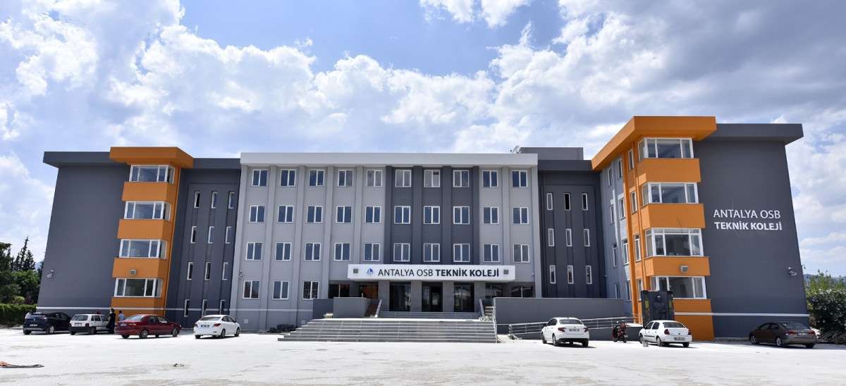 ANTALYA OSB TEKNİK KOLEJİ, KADIN İSTİHDAMINA &Ouml;NEM VERİYOR